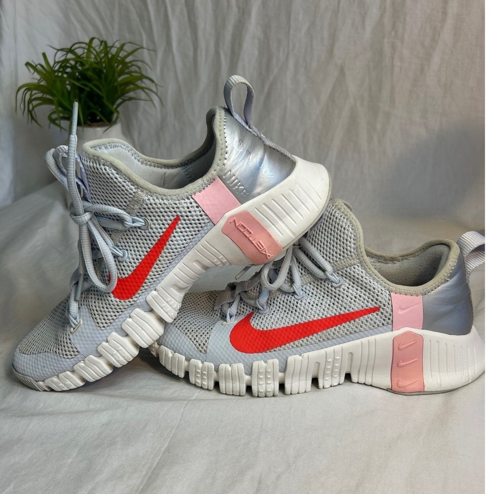 Nike Metcon Women 9 Cross Training Shoes Grey Silver Red CrossFit Sporty Workout - Picture 3 of 17